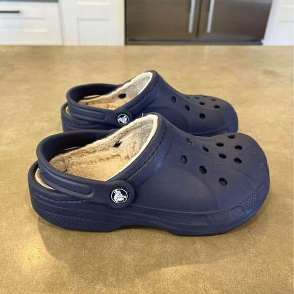 CROCS with warm lining. Navy blue. Size 5. (Youth) - Picture 4 of 9